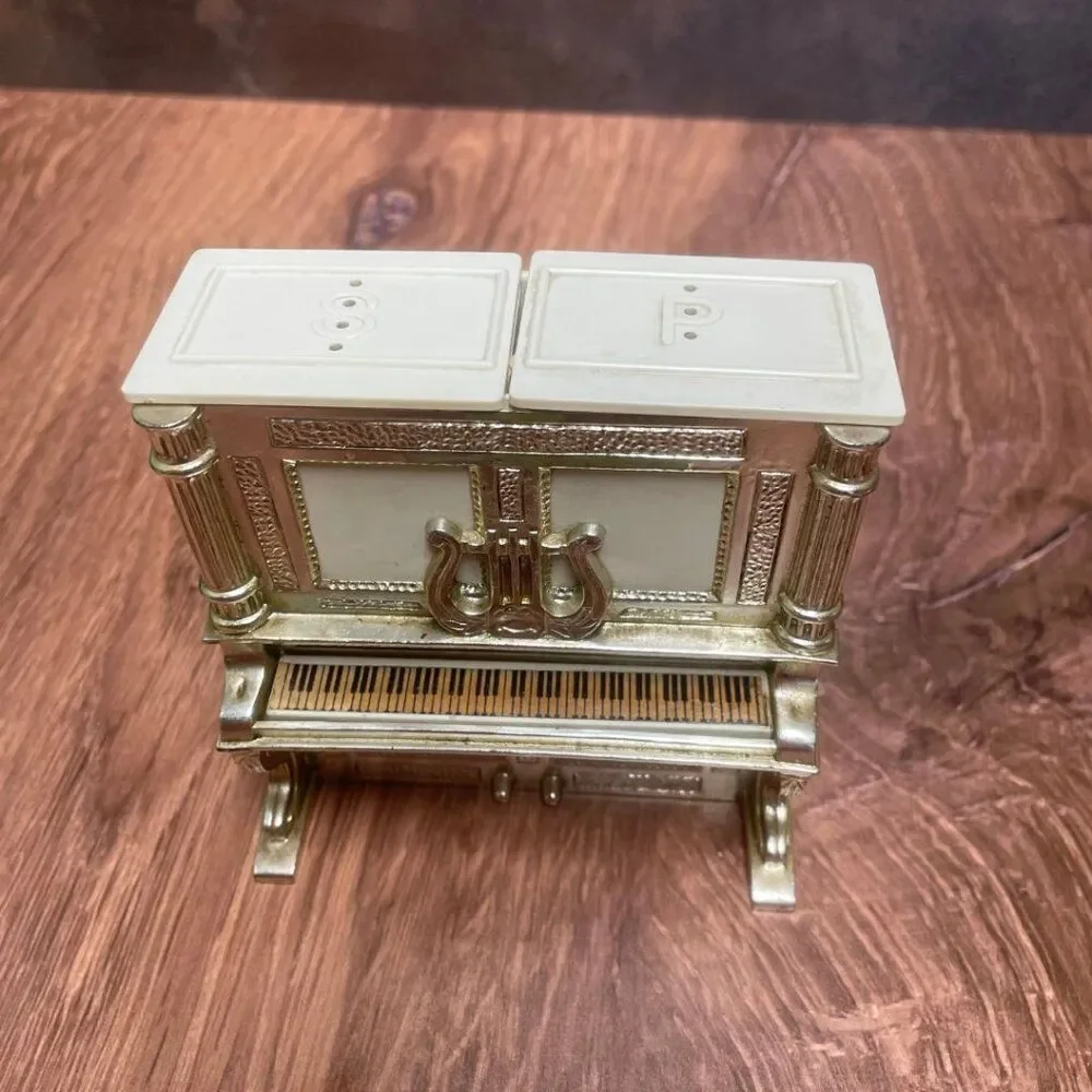 Vintage 1950s Plastic Upright Piano Salt & Pepper Shaker Set – Davis Products